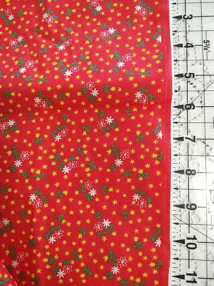 VTG Red Yellow Green Calico Floral FABRIC Tiny Flowers BTFQ 18×22″