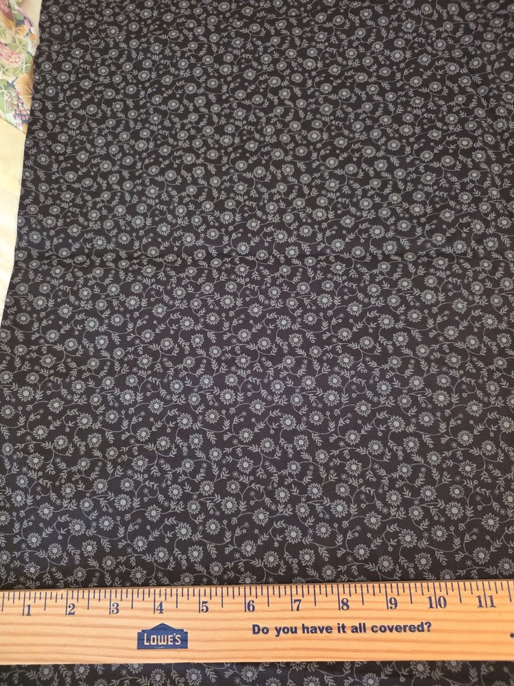 David Textiles Cotton Floral Fabric 1.5 Yds x 45″, Gray On Black