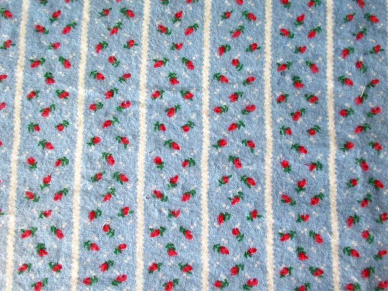 VTG 21X44 MARCUS BROS BLUE W RED ROSE BUD COTTON FLANNEL FABRIC REMNANT QUILTING