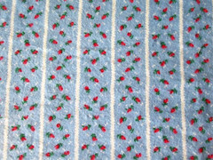 VTG 21X44 MARCUS BROS BLUE W RED ROSE BUD COTTON FLANNEL FABRIC REMNANT QUILTING