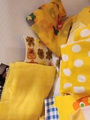 Vtg 2.4lb Mixed Lot Yellow Retro Fabric Remnants Scraps Sewing Crafts Quilting