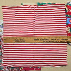 1 lb Vintage Christmas Fabric Remnant Bundle Quilt Craft Sewing Lot fat quarters