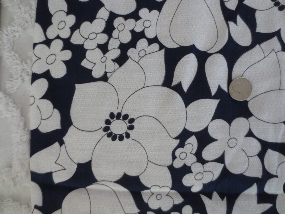 4554 NAVY & WHITE MOD FLORAL Cotton/Cotton Blend APPAREL FABRIC – 42″x2-7/8 yds