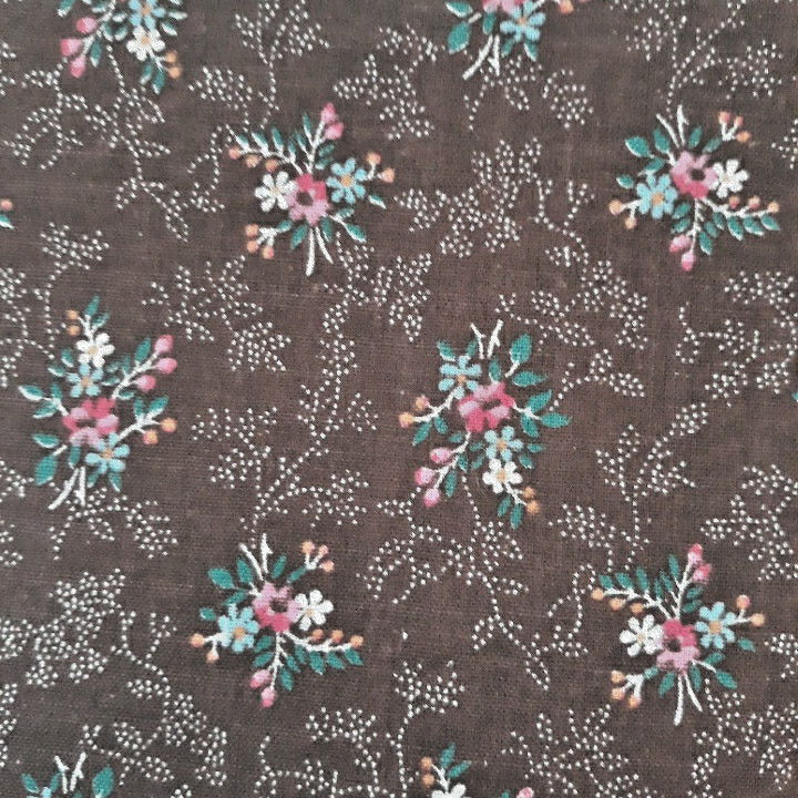 1 YD Unbranded Vintage Cotton Fabric Floral Bouquet Print Brown 44″ W