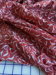 Slinky Flowing Dress Apparel Fabric Red Print Polyester Crinkles Curves 7 yd