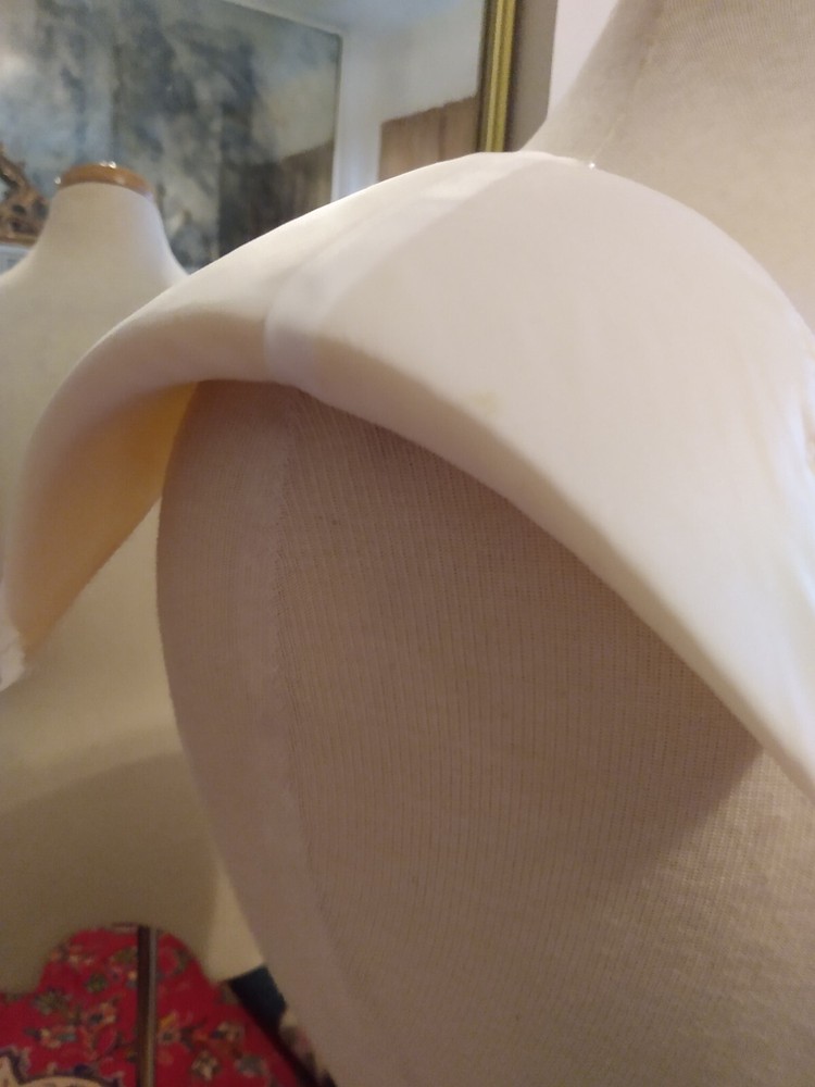 3/4 INCH #6 FOAM SHOULDER PADS FABRIC COVERED 2 PRS FOR DRESSES JACKETS ETC