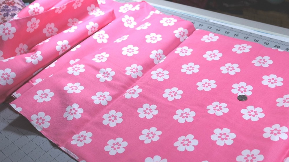 Vintage Manes Texture Pink Floral Daisy Quilt Sewing Doll Craft Fabric 2 Yards