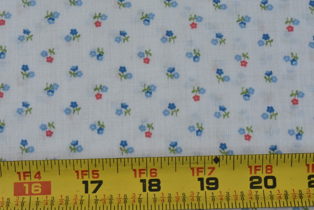 By 1/2 Yd, Vintage, Pink & Blue Calico on Off-White Poly-Cotton, B1669
