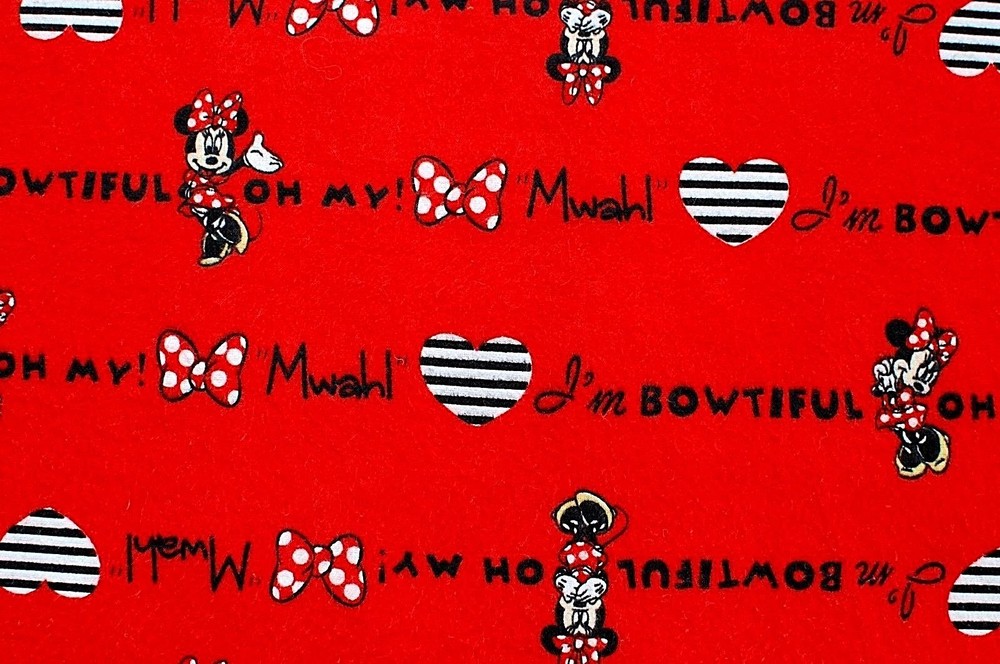 HOLIDAY*MASKS*MINNIE MOUSE “I’M BOWTIFUL” ON RED COTTON FLANNEL FABRIC 42X36″