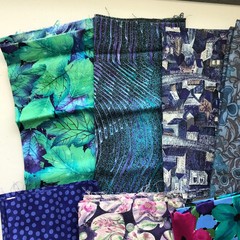 Mixed Lot Fabric Pieces Scraps Remnants Floral Prints Stitch Crafting Over 2 Lb