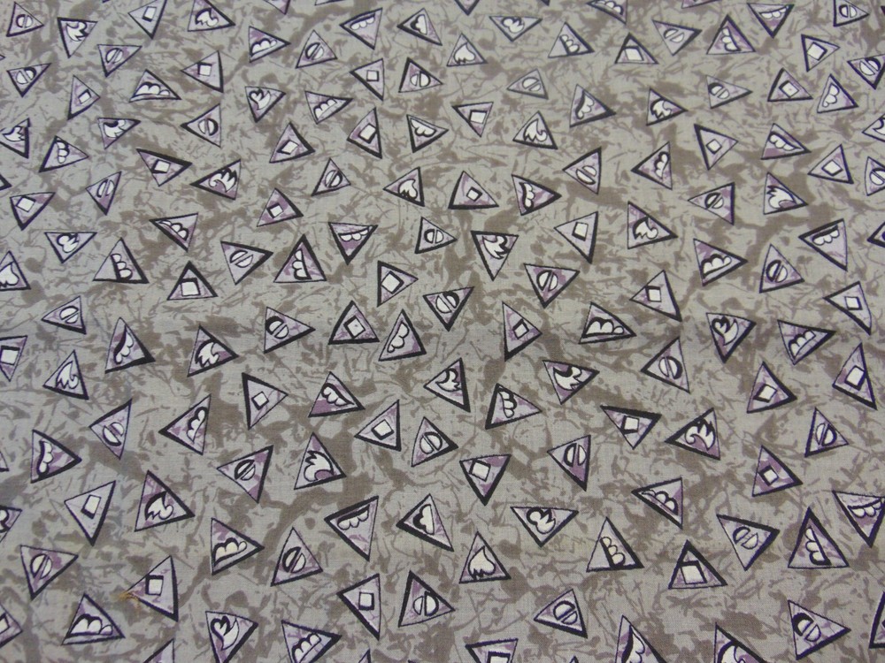 Abstract Triangle Cotton Fabric All Over Grey/Purple Print 2yds x 44″