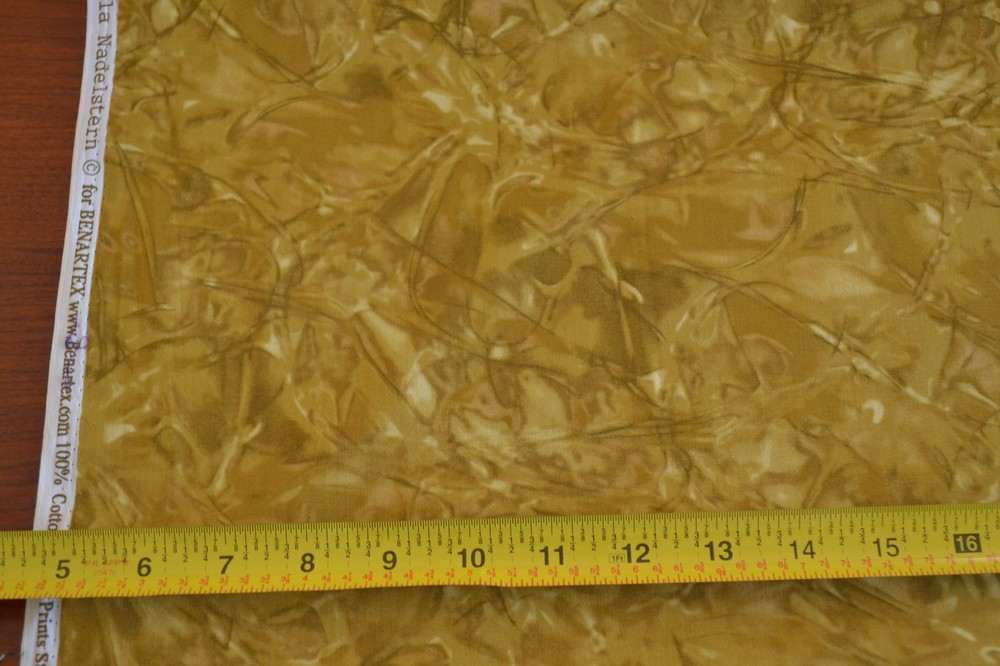 20″ Long, Gold Abstract Quilting, Benartex/Prismaglass/Nadelstern/372-31, P4153