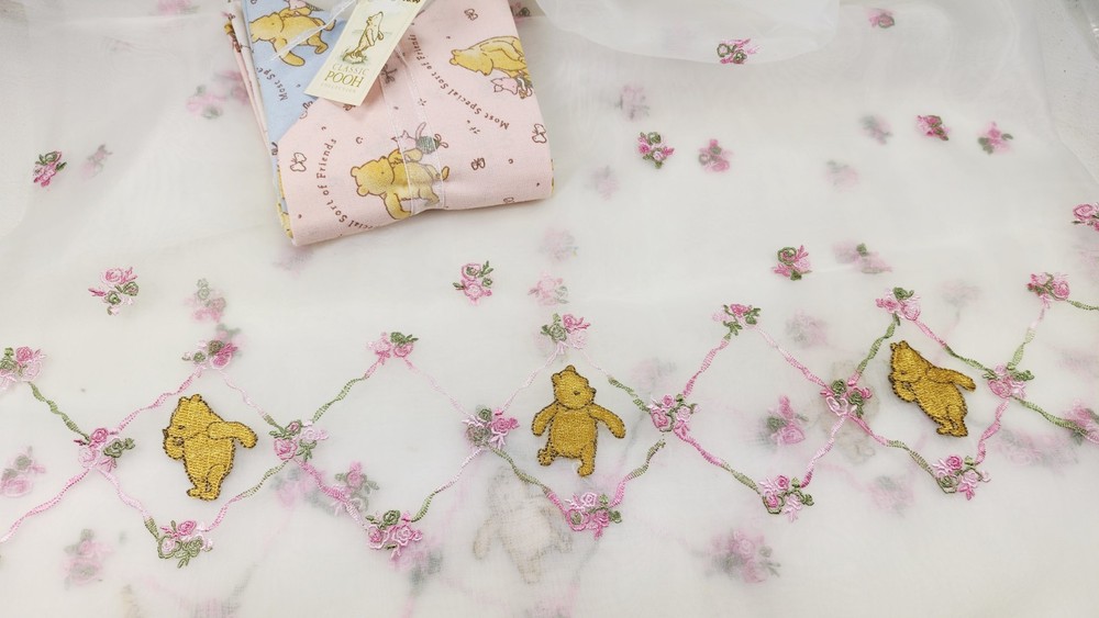 Vintage 2005 Fabric * Classic Pooh collection * 100% cotton – 5 pieces springs