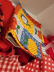 Vtg 2.1 lb Mixed Lot Red Retro Fabric Remnants Scraps Sewing Crafts Quilting