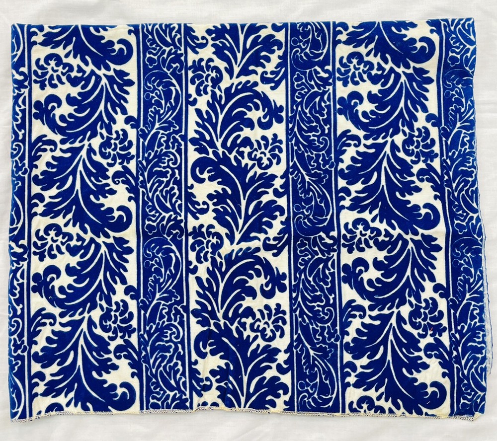 Vtg Patterson Fabric New York Sample Flocked Royal And White Paisley 1 Yard
