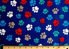 BTY*FACE MASKS*PAW PRINTS RED/BLUE/WHITE/BROWN ON NAVY 100% COTTON FABRIC 44X36″