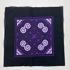 Lot of 4 embroidered fabric squares 12″ – Geometric Quilting