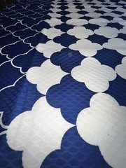 EUC 73”Lx44”W navy/white fish-scale/scallop pattern raised weave uphlstry fabric