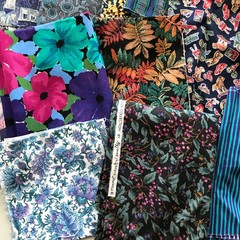 Mixed Lot Fabric Pieces Scraps Remnants Floral Prints Stitch Crafting Over 2 Lb