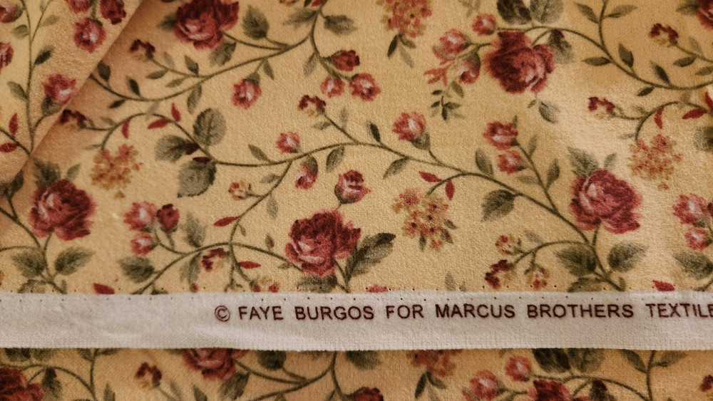 Marcus Brothers Flannel fabric Faye Burgos 42X42″ Yellow and rose color roses