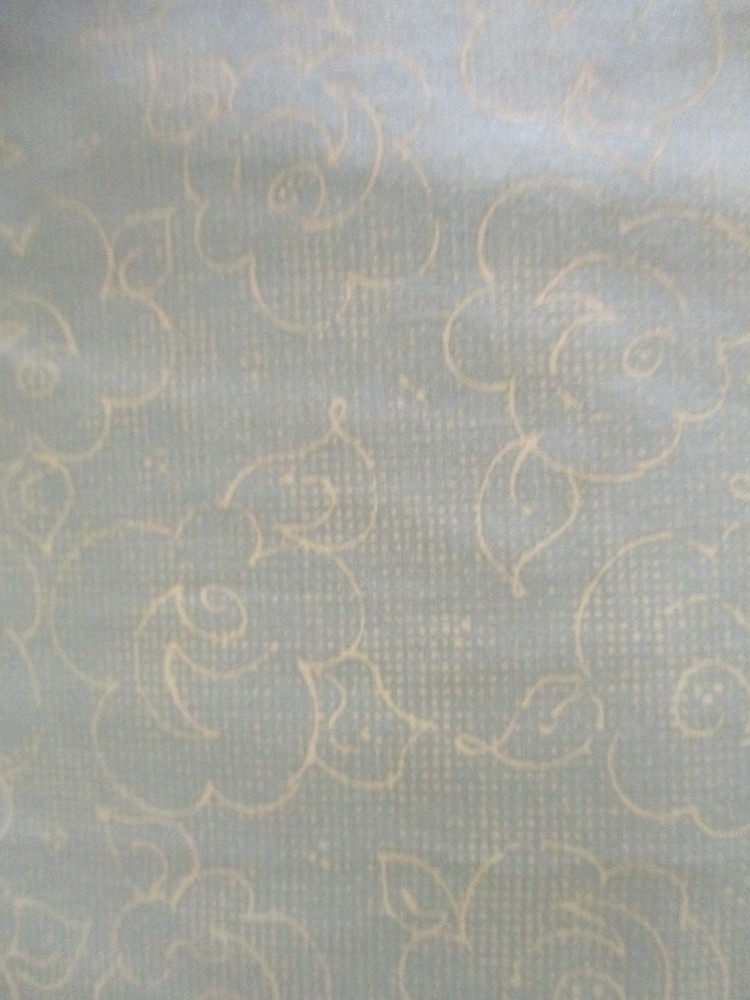 4+ YDS LT BLUE SCREEN W WHITE OUTLINED FLOWERS 100% COTTON OOP