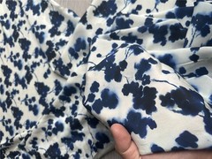 100% Natural Silk 14 momme Crepe Silk Fabric Blue Floral 54″ wide 1 meter JN281