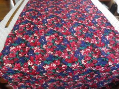 4951. LARGE FLORAL PRINT Apparel COTTON or COTTON BLEND FABRIC -44″ x 3-5/8 yds