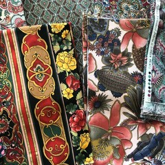 Mixed Lot Fabric Pieces Scraps Remnant Floral Prints Cotton Crafting Nearly 3 Lb