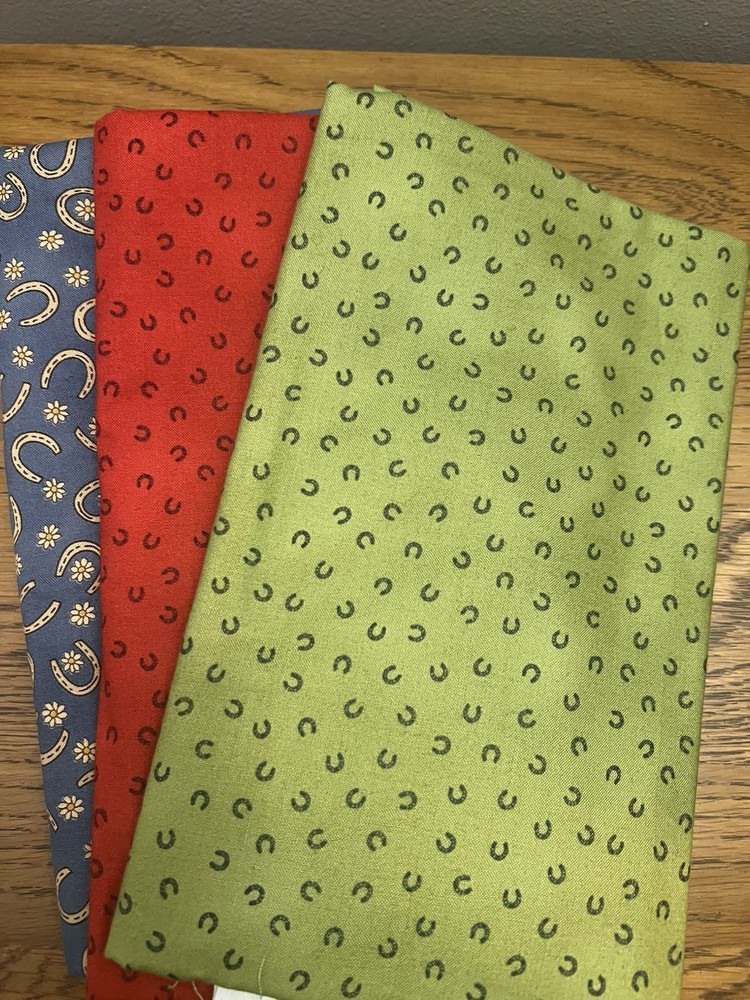 Bundle of 3 1/4 yards x 44″. Makower & Moda Fabrics.