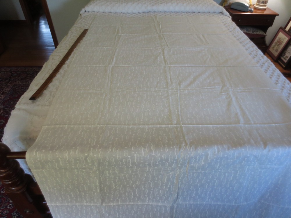 4265. DRESSMAKER FORMS on OFF-WHITE Quilting COTTON FABRIC – 44-1/2″ x 4 yds.
