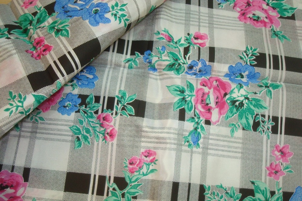 Vtg 1.77 yds Marcus Fabric 1987 Roses plaid satin Acetate Craft 44″ x 64″ BTP