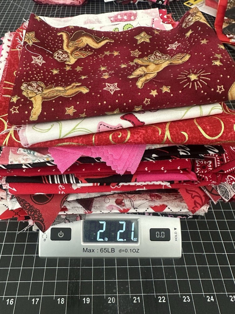 2lb 2oz Mixed Lot Red Heart Valentines Fabric Remnants Scrap Sewing Crafts Quilt