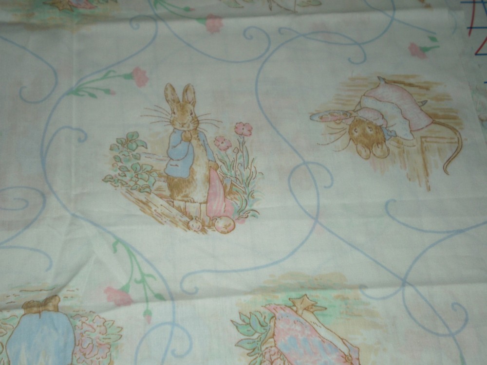 Vintage 1992 BEATRIX POTTER Peter Rabbit Fabric Frederick Warne 33″ L x 44″ W