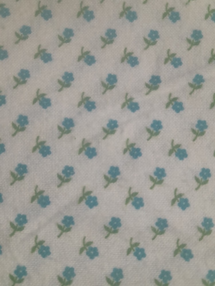 TINY BLUE FLOWERS ON WHITE COTTON FLANNEL 3 YARDS 5″ LONG X 44″ WIDE