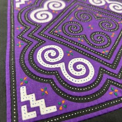 Lot of 4 embroidered fabric squares 12″ – Geometric Quilting