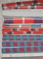 LOT OF APPROX. 43 WOOL / WOOL BLEND FABRIC PIECES / STRIPS