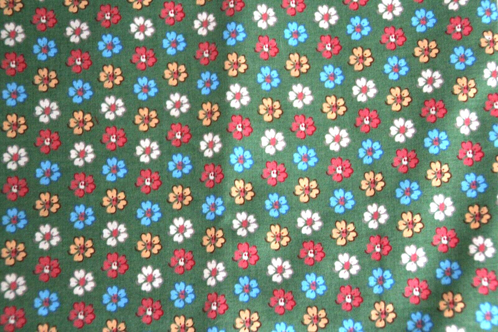 Green Floral Fabric Cotton/Cotton Blend Approx 1-1/2 Yards
