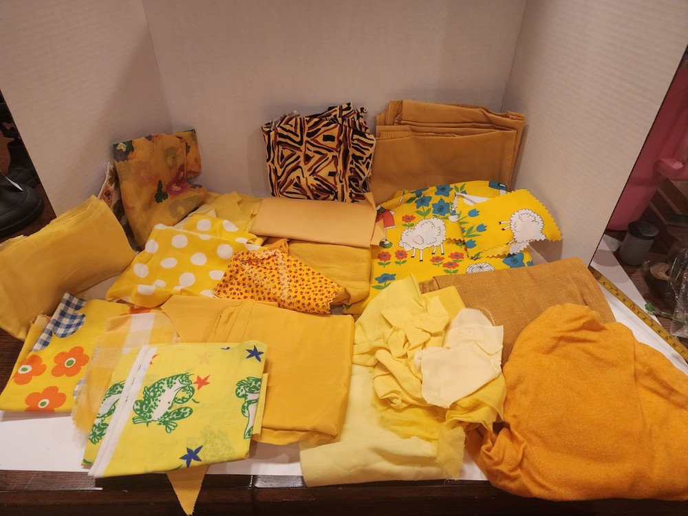 Vtg 2.4lb Mixed Lot Yellow Retro Fabric Remnants Scraps Sewing Crafts Quilting