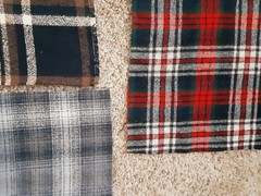 LOT OF APPROX. 43 WOOL / WOOL BLEND FABRIC PIECES / STRIPS