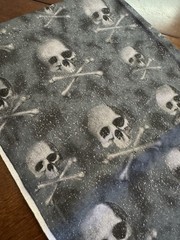 SKULL & CROSSBONES Silver Glitter Flash 2009 Cotton FABRIC TRADITIONS NEW BTHY
