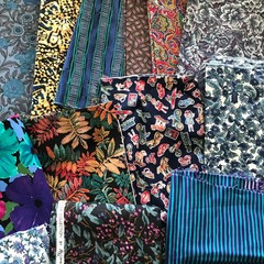Mixed Lot Fabric Pieces Scraps Remnants Floral Prints Stitch Crafting Over 2 Lb