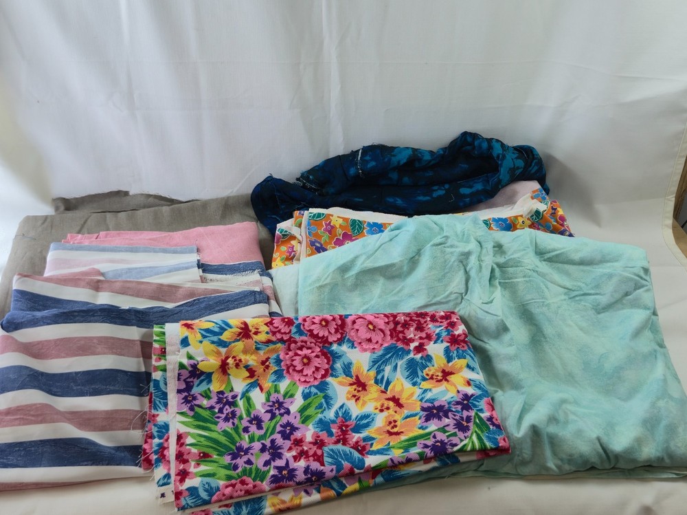 Various Fabric Quarters or Yardage 12.1 Lbs Cotton/Polyester/Nylon Solid Printed