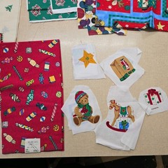 1 lb Vintage Christmas Fabric Remnant Bundle Quilt Craft Sewing Lot fat quarters